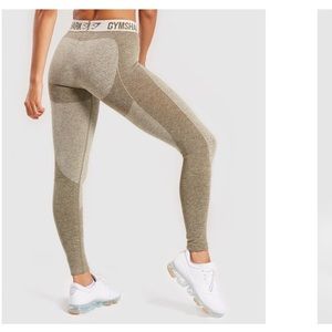 Gymshark Flex Khaki/Sand leggings